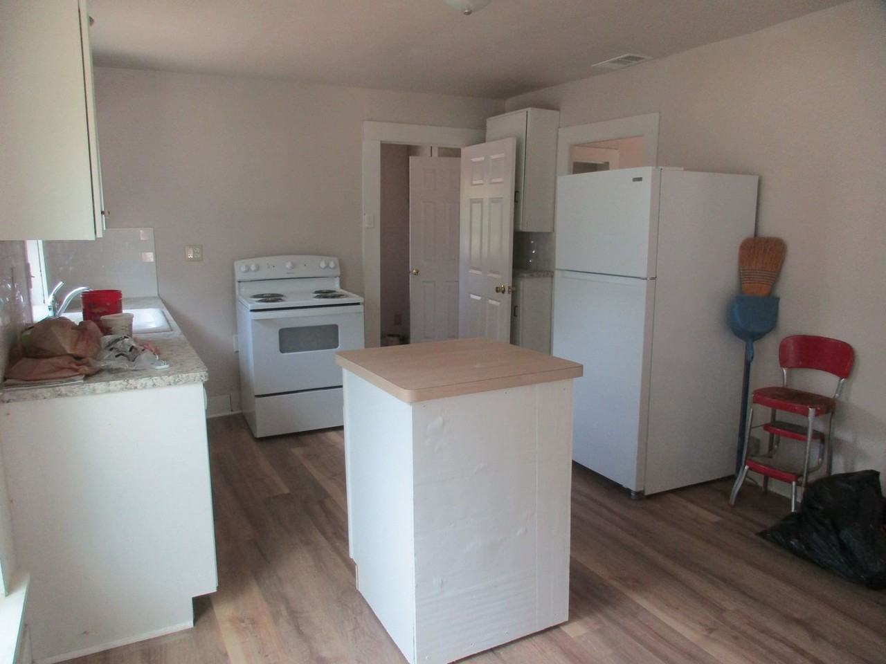 912 Campbell St - Photo 4 of 23