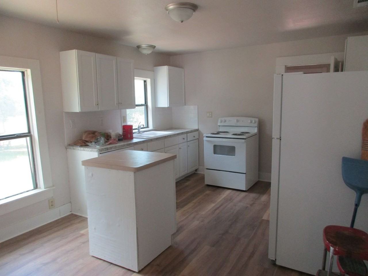 912 Campbell St - Photo 5 of 23