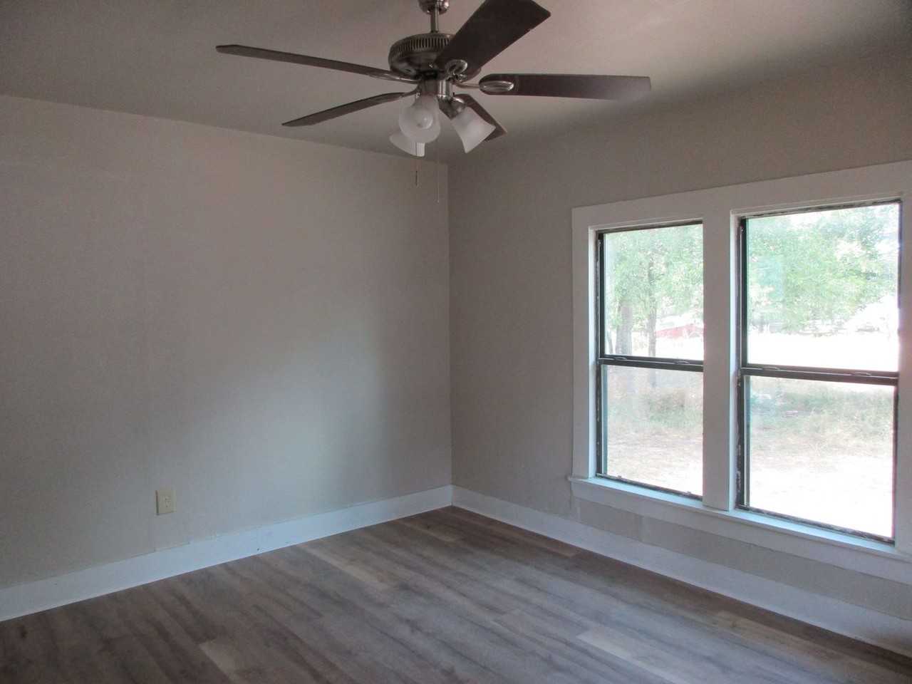 912 Campbell St - Photo 7 of 23