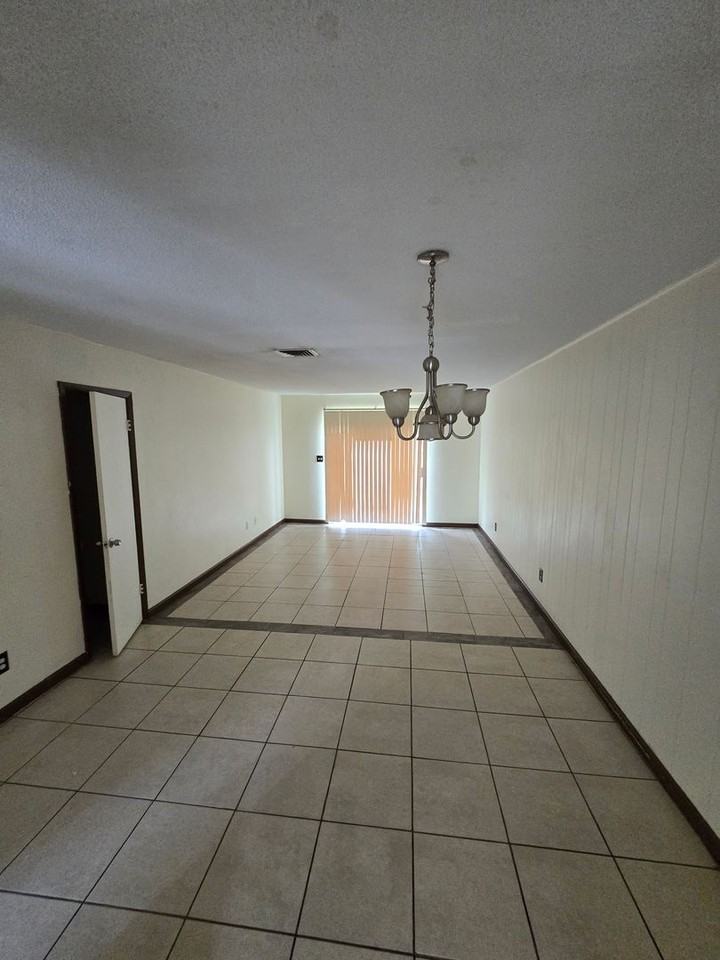 Palms West Condo-Atar - Photo 3 of 11