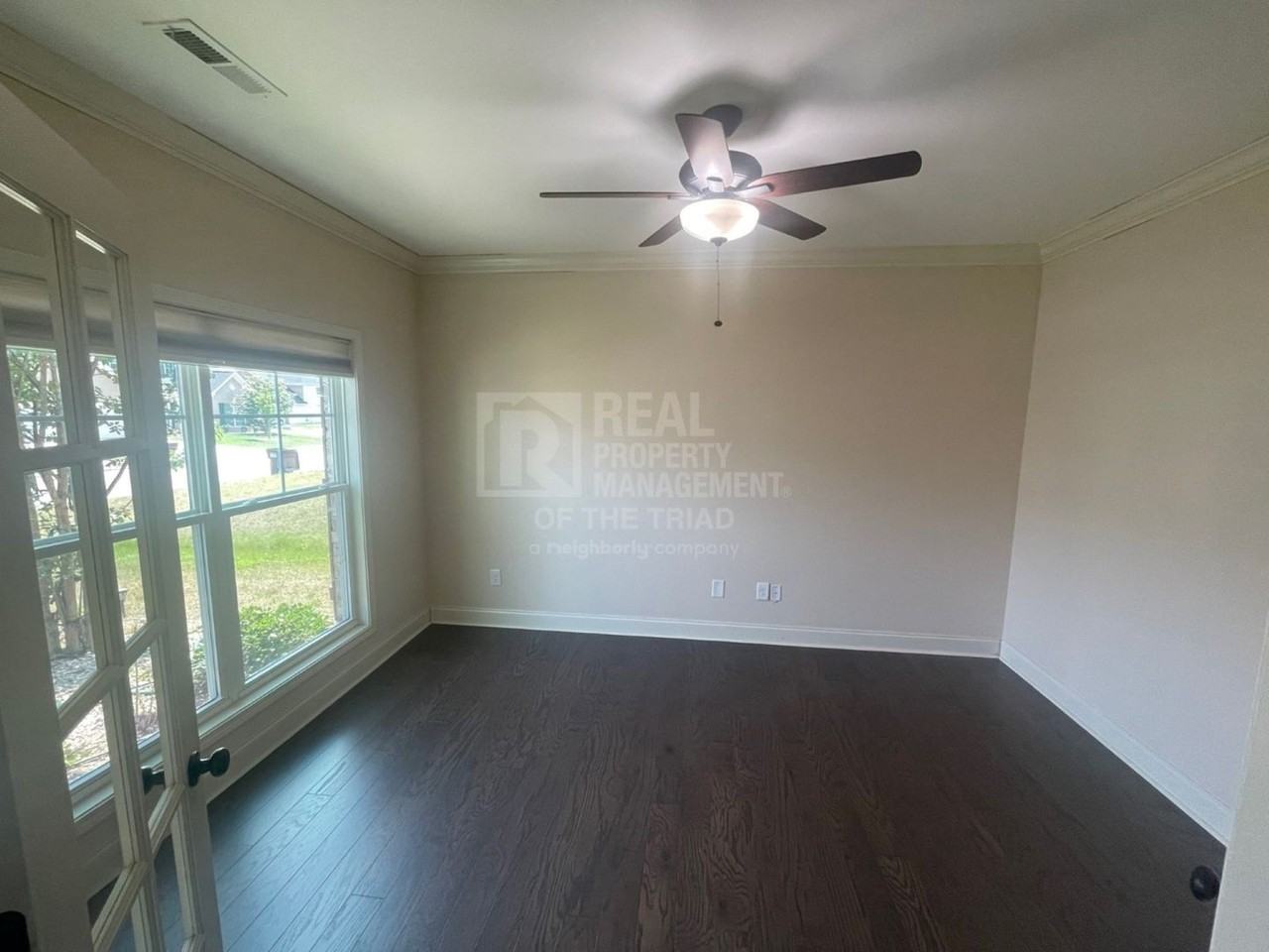 4517 Gunnersbury Ln - Photo 3 of 23
