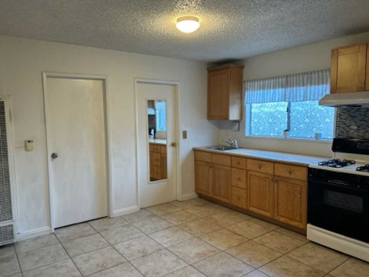 9716 Olney St - Photo 4 of 21