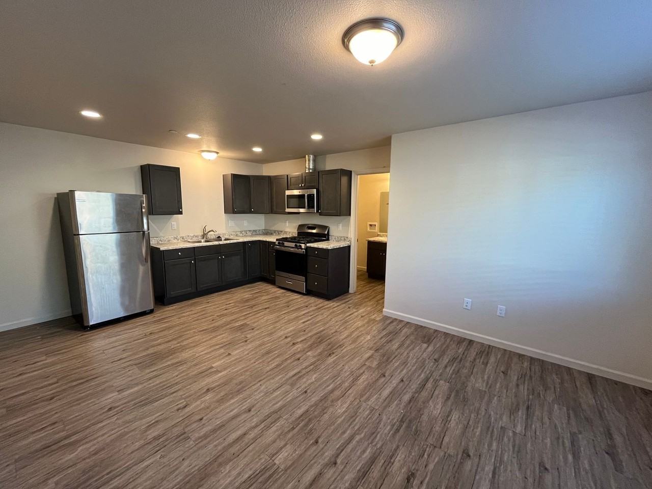 1465A Ash Ave - Photo 3 of 8