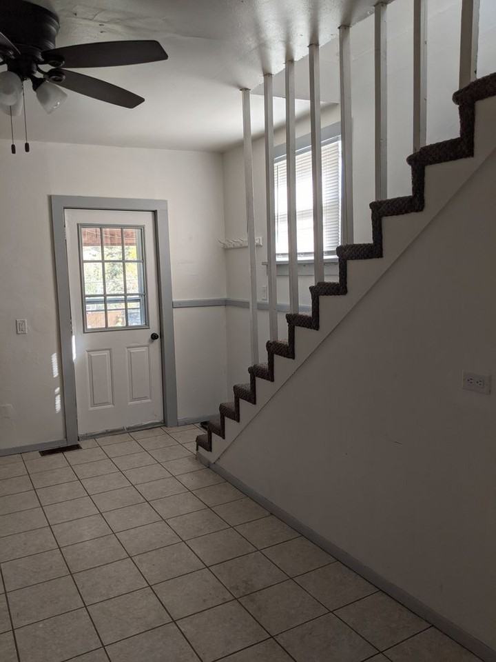 1212 5th St - Photo 5 of 11