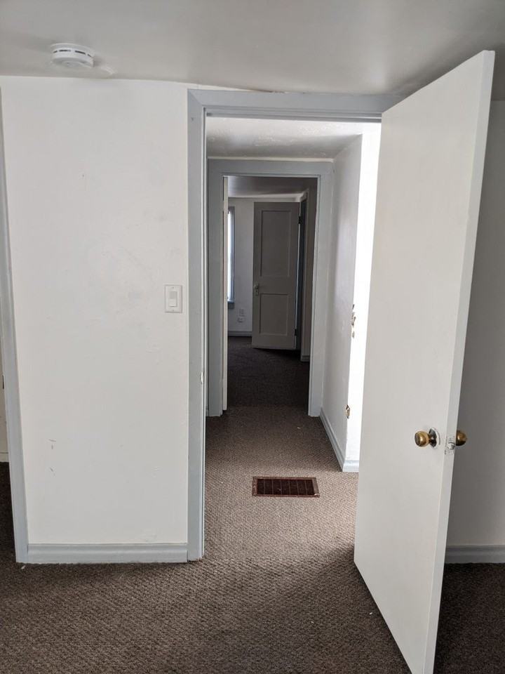 1212 5th St - Photo 7 of 11