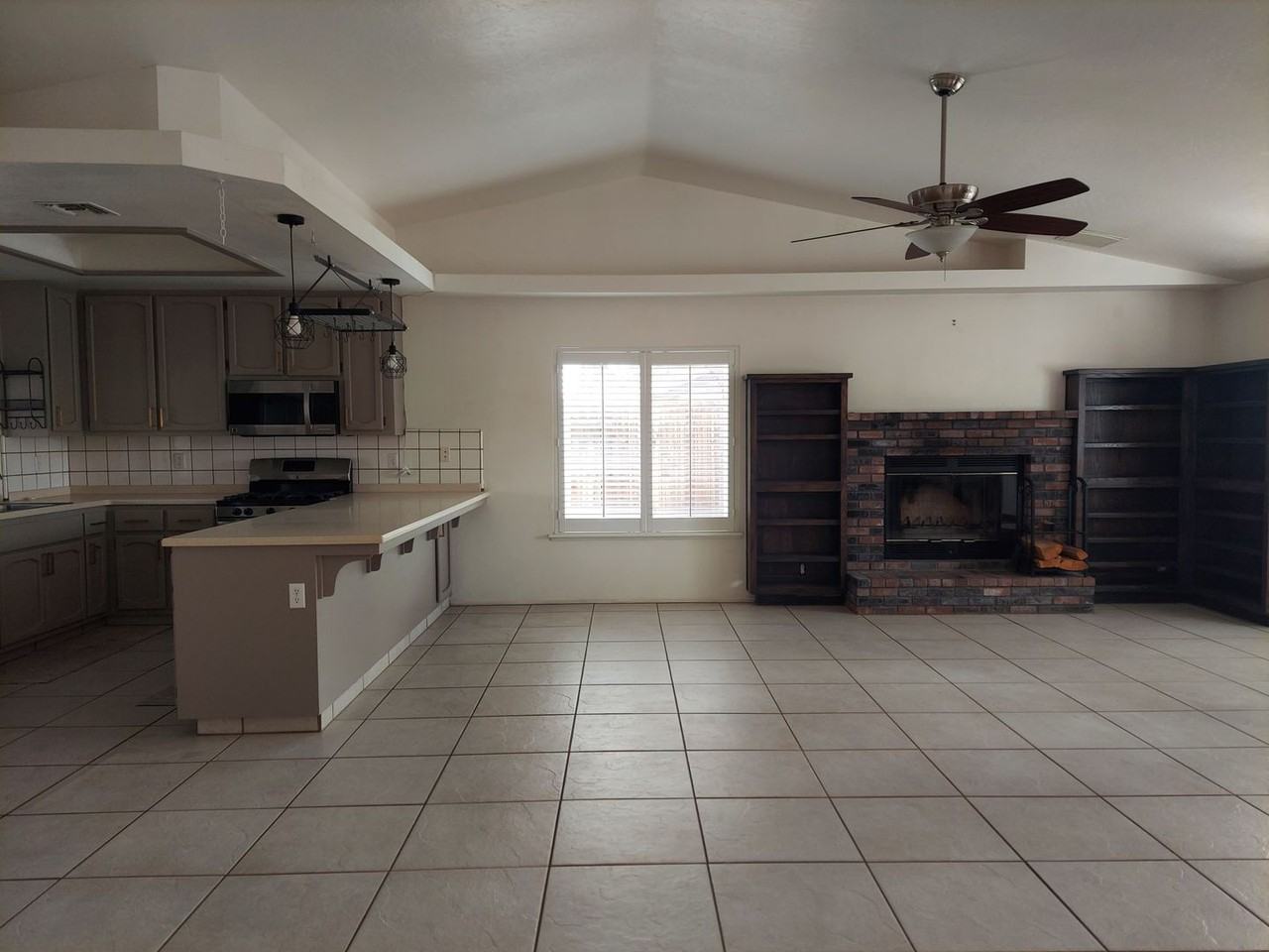 1128 West Robert Avenue - Photo 2 of 13