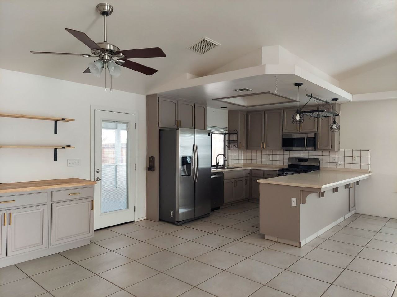 1128 West Robert Avenue - Photo 3 of 13