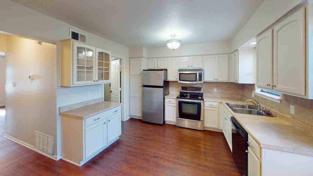 1292 Speight Ave - Photo 2 of 11