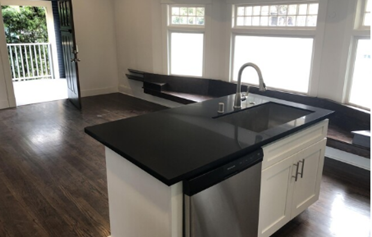 2113 S. Oak Street Apts - Photo 2 of 29