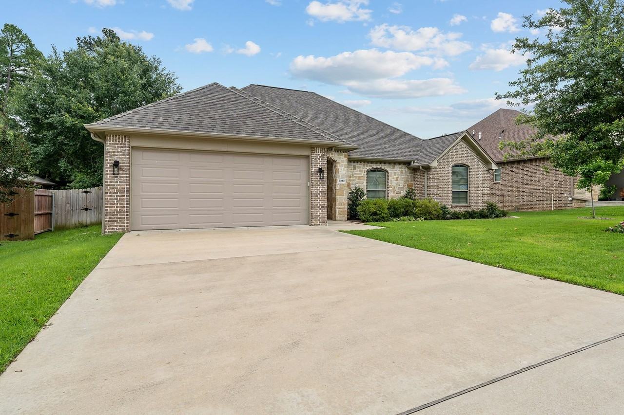 2242 Pinnacle Cir - Photo 3 of 47