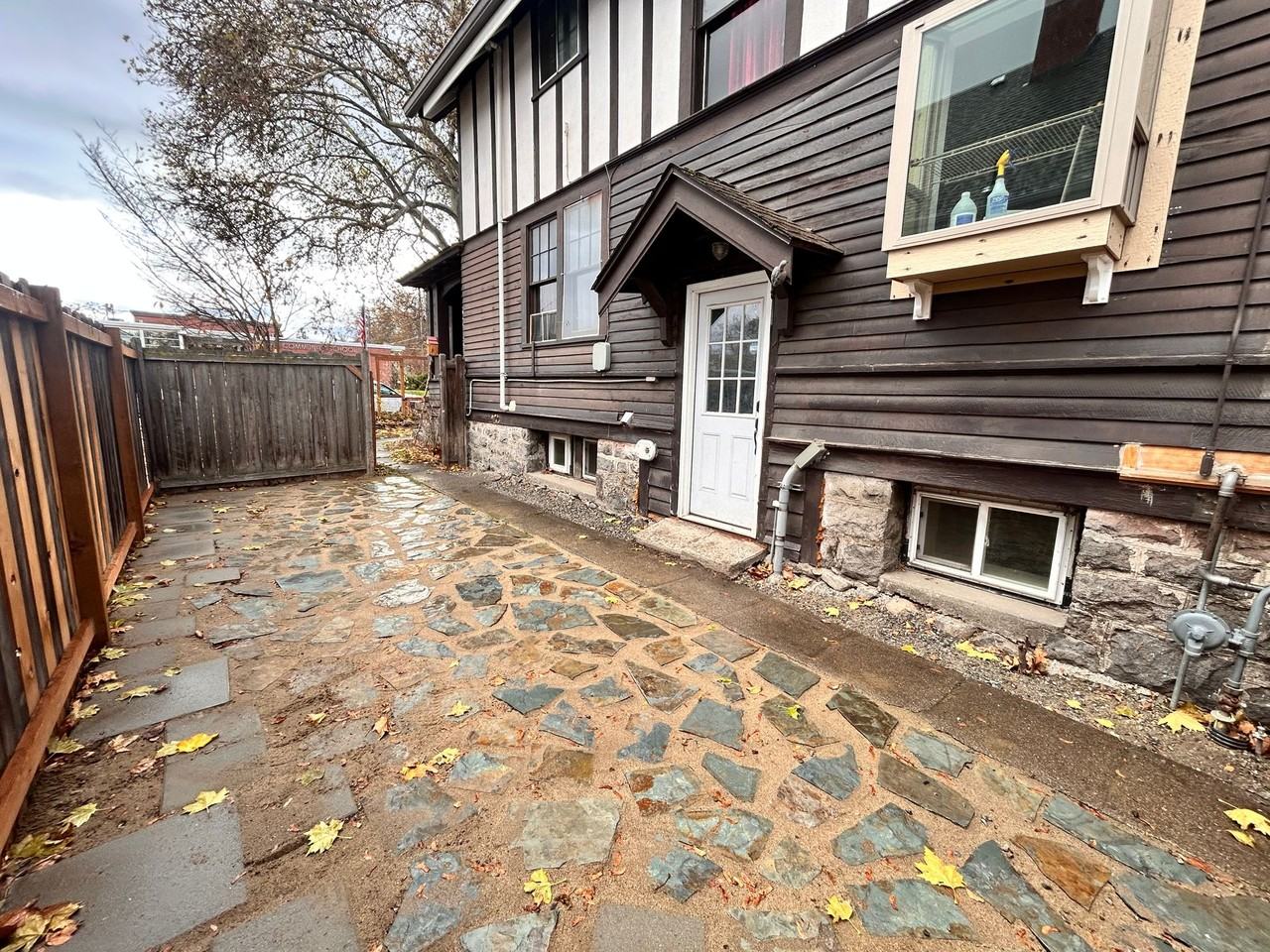 1030 West Spofford Avenue - Photo 3 of 6
