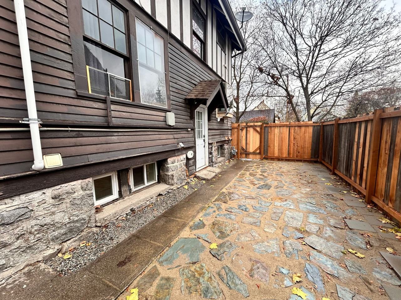 1030 West Spofford Avenue - Photo 4 of 6