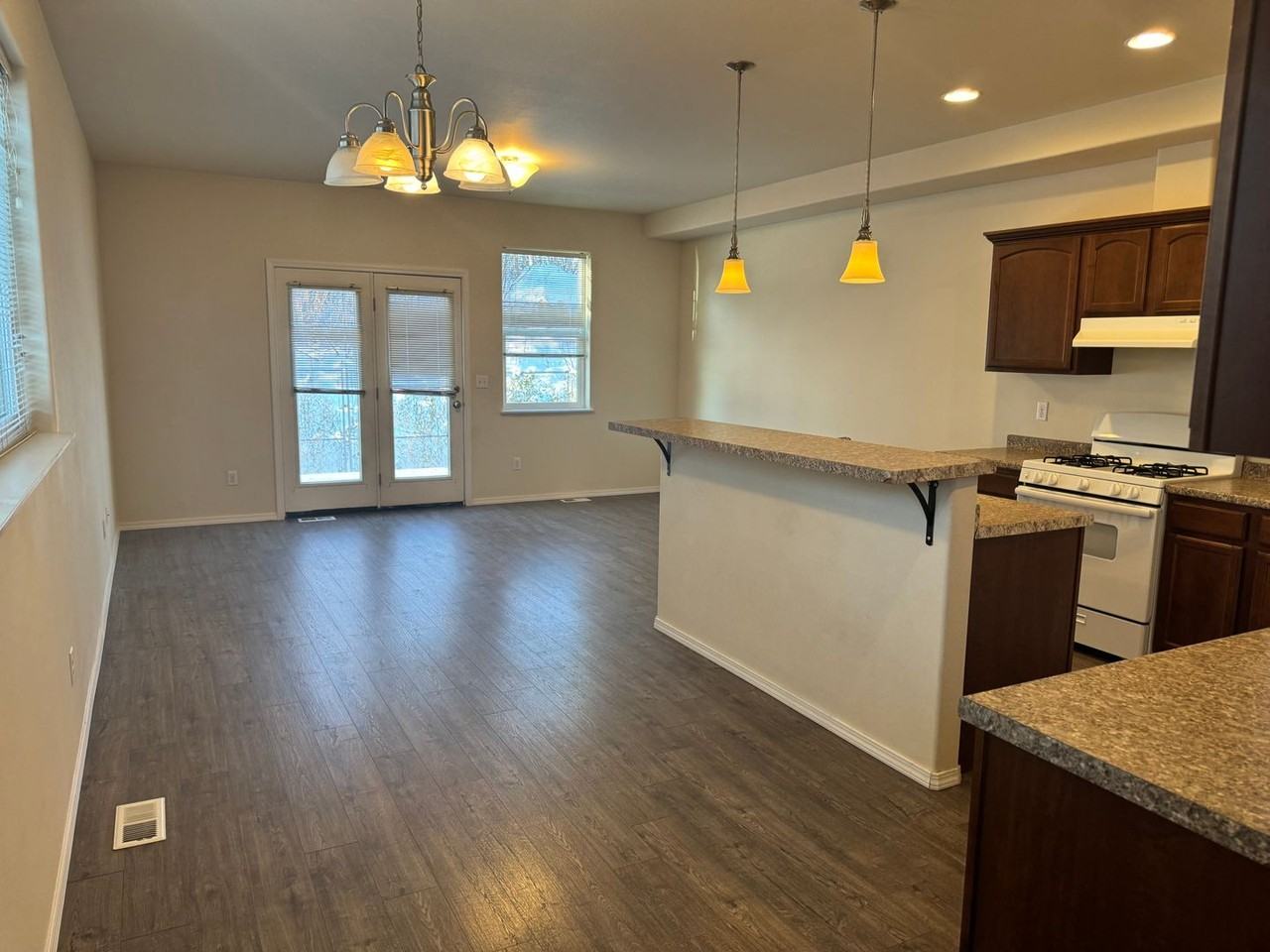 422 Oklahoma St - Photo 4 of 21