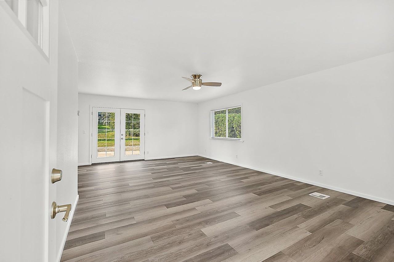 7182 N Van Decar Rd Se - Photo 4 of 44