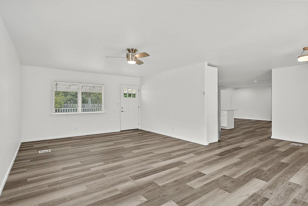 7182 N Van Decar Rd Se - Photo 5 of 44
