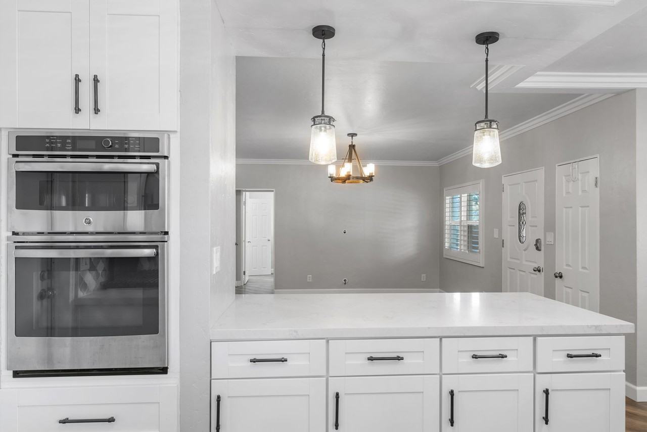 548 S Zeyn St - Photo 4 of 34