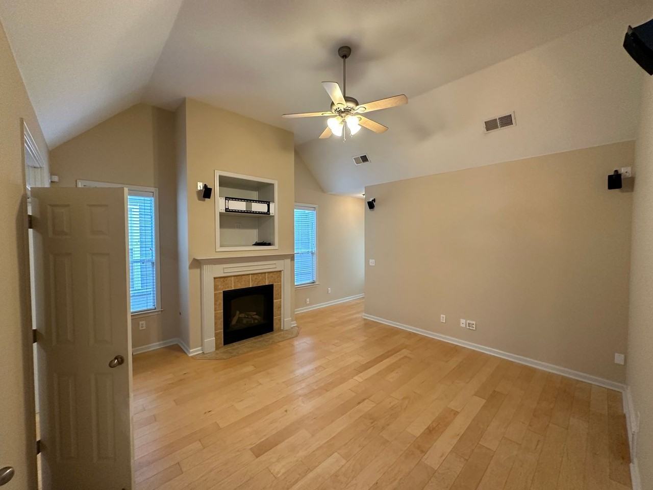 1458 Island Town Cv - Photo 2 of 22