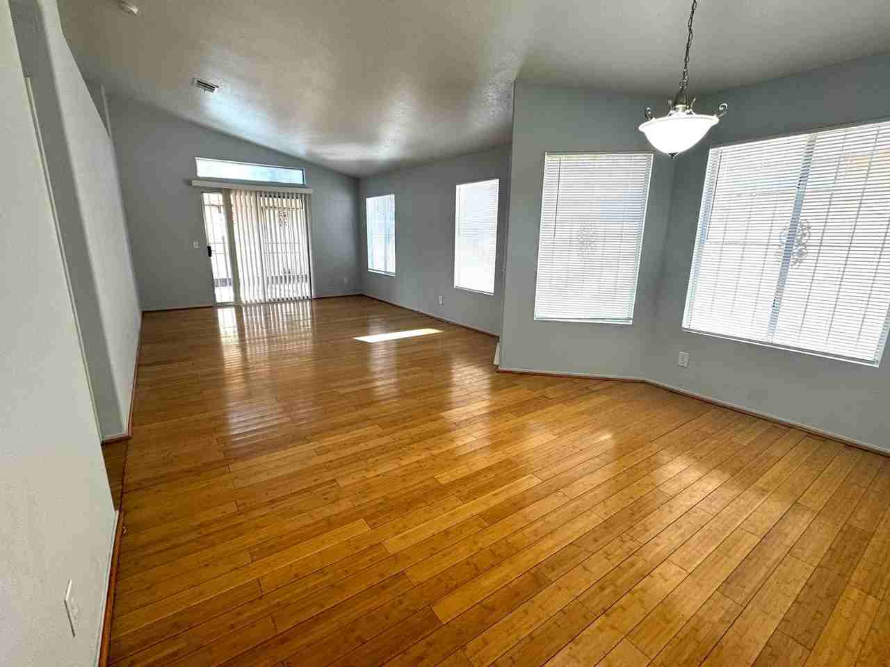 5139 Sandstone Dr - Photo 3 of 19