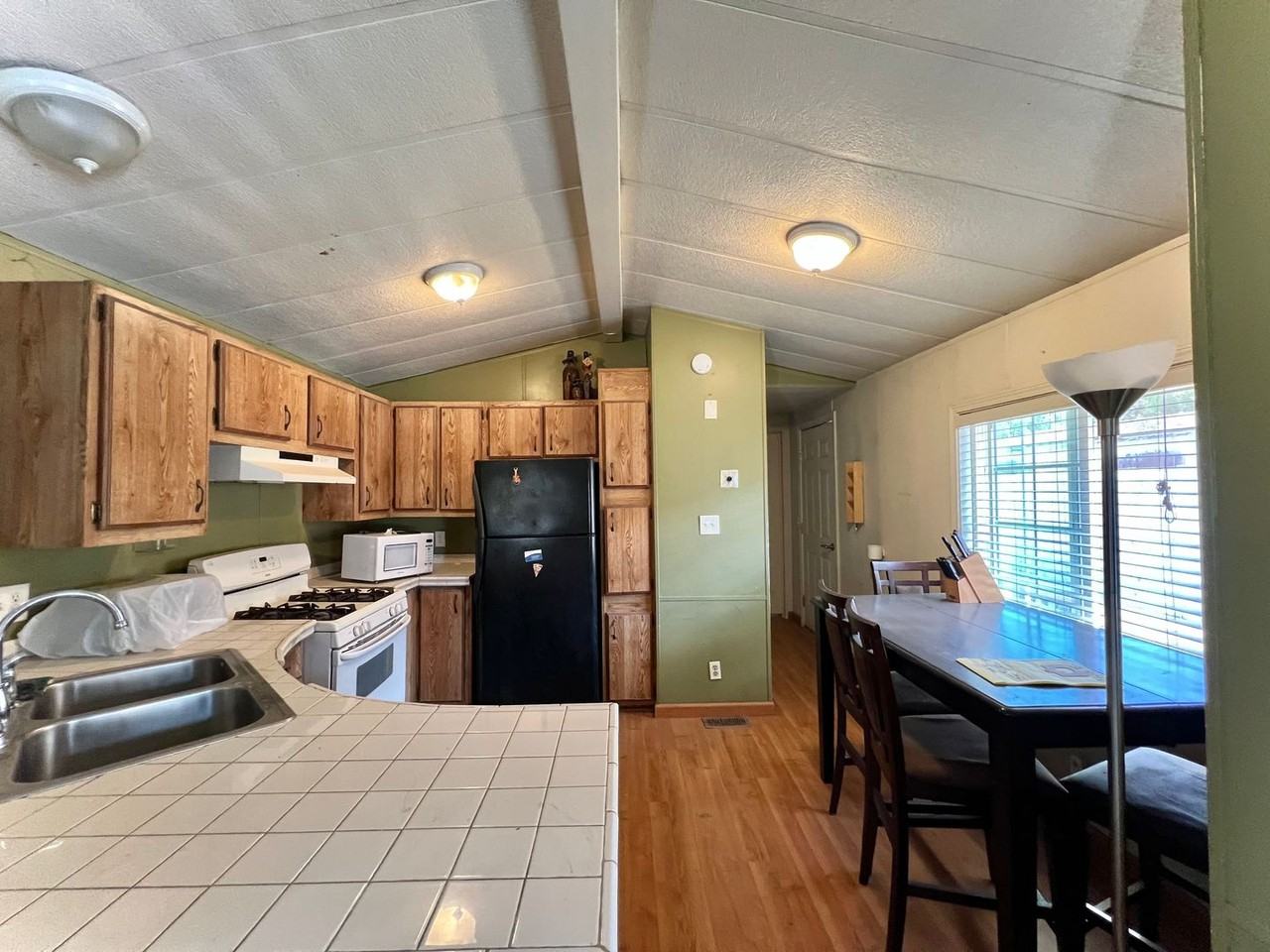 991 Foothill Rd #B - Photo 4 of 10