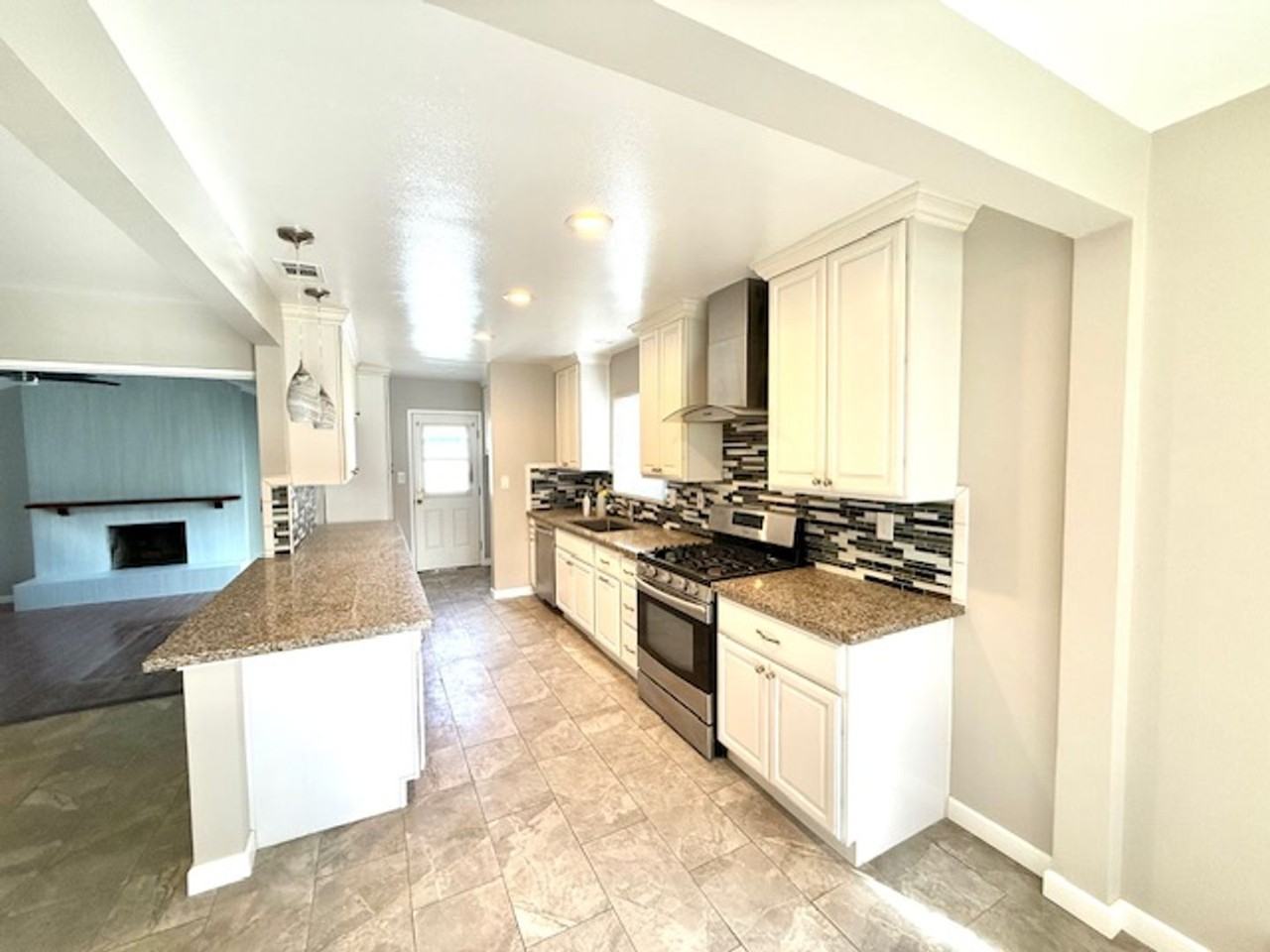 5919 Sandwood St - Photo 4 of 18