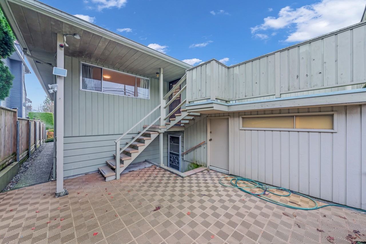 228 27th Street West - Photo 5 of 22