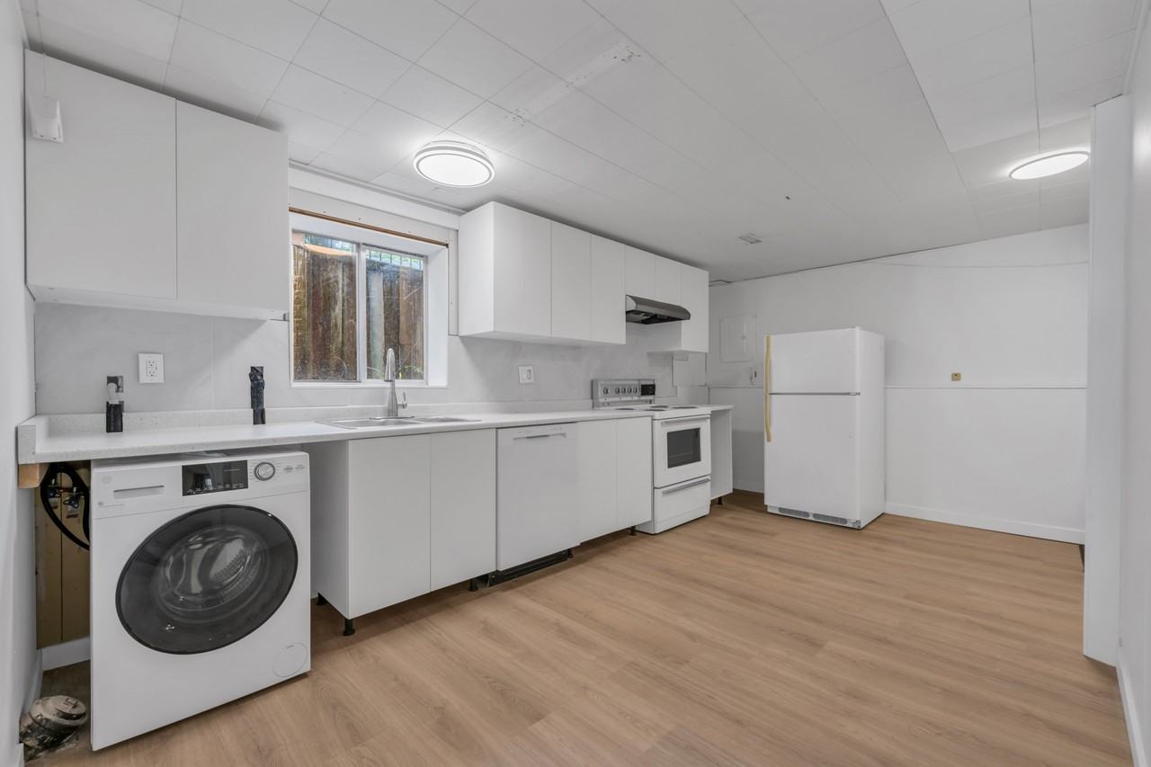 228 27th Street West - Photo 6 of 22