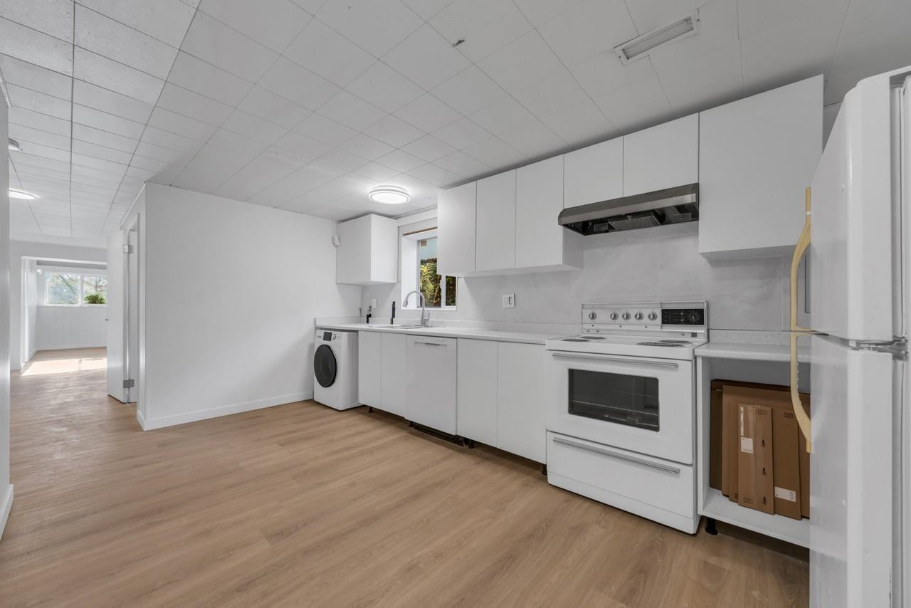 228 27th Street West - Photo 7 of 22