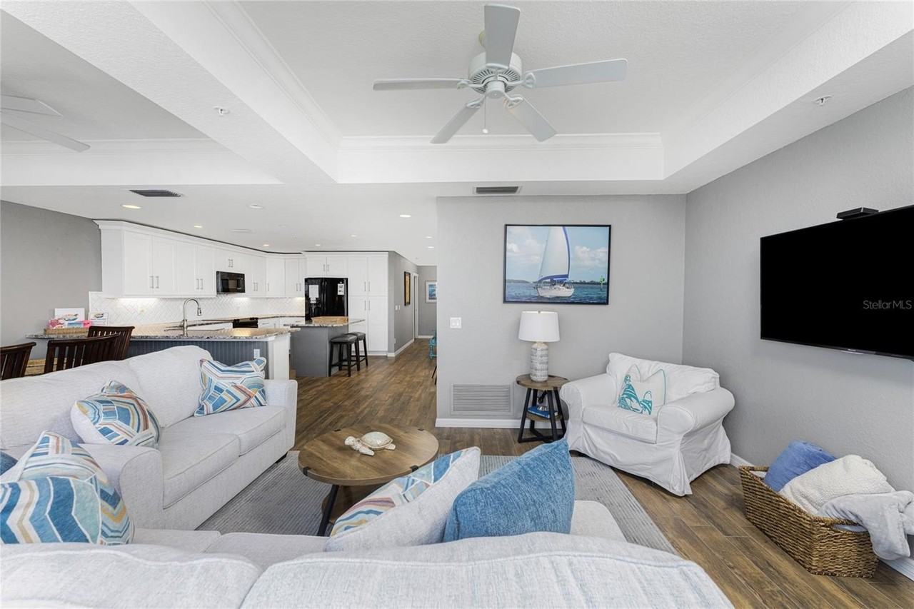 8013 Bay Pointe Dr - Photo 3 of 50