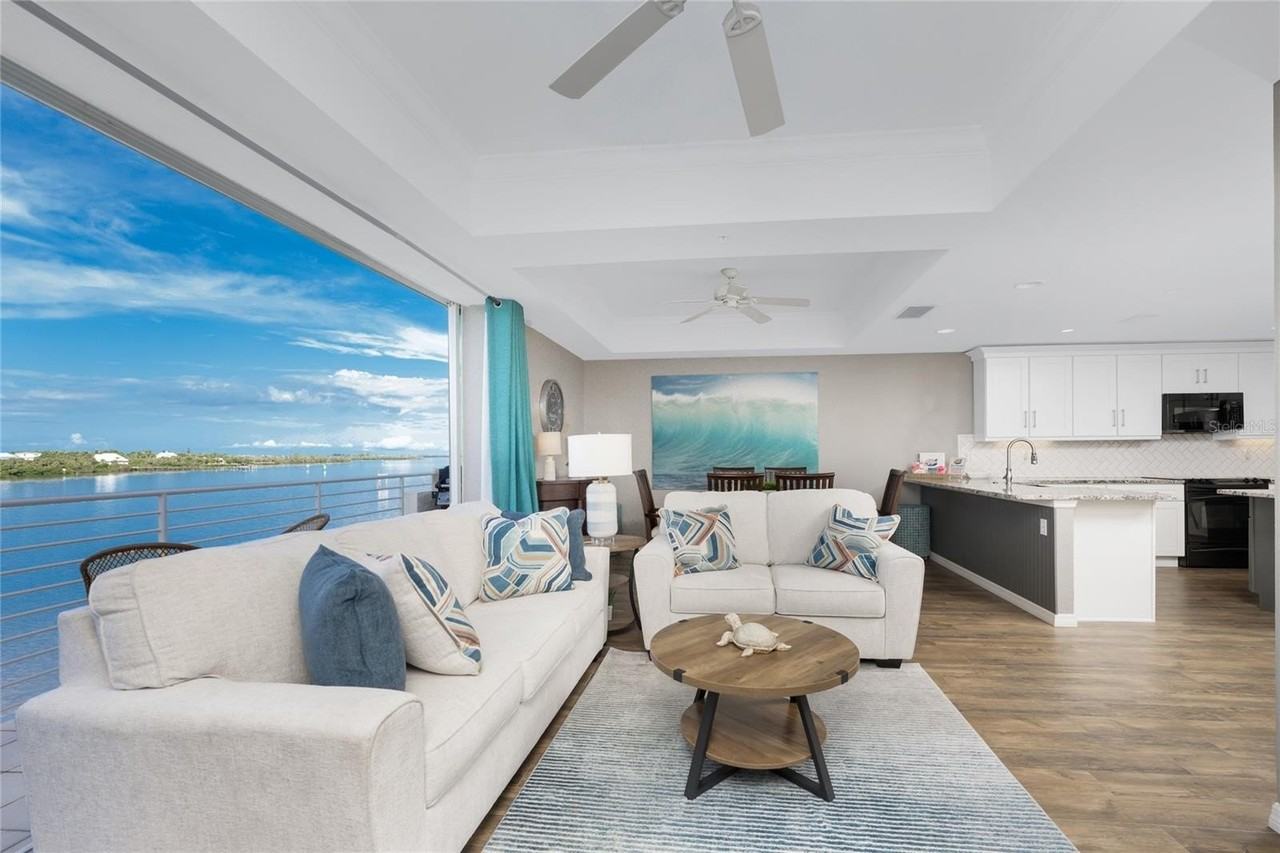 8013 Bay Pointe Dr - Photo 6 of 50