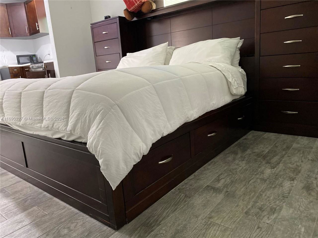 2001 N Park Rd - Photo 3 of 8