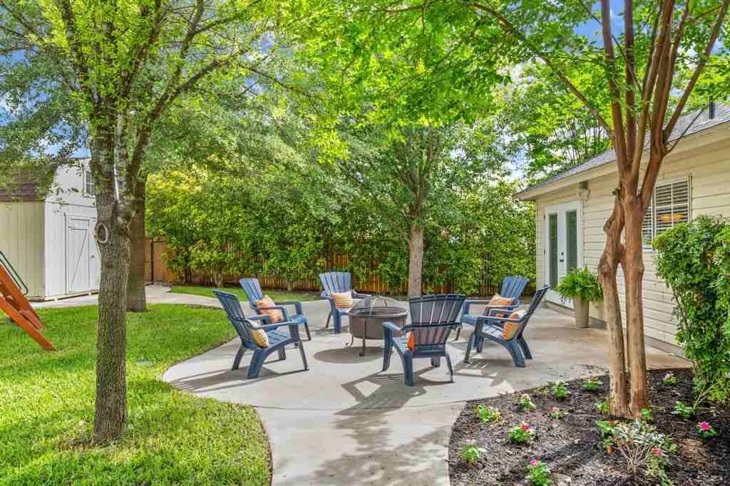 17800 Regis Dr - Photo 2 of 8