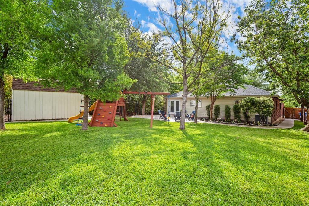 17800 Regis Dr - Photo 3 of 8