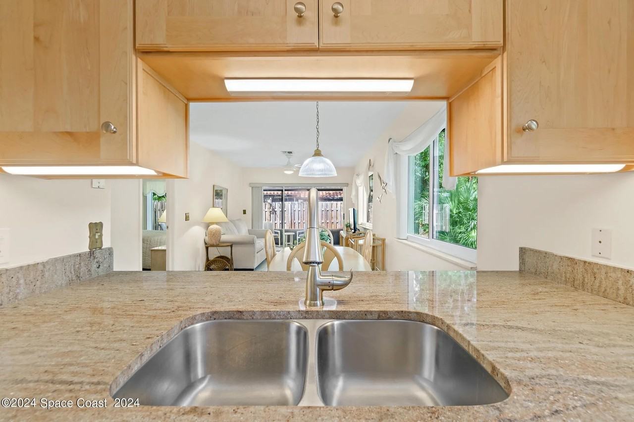 8707 Camelia Ct - Photo 3 of 11