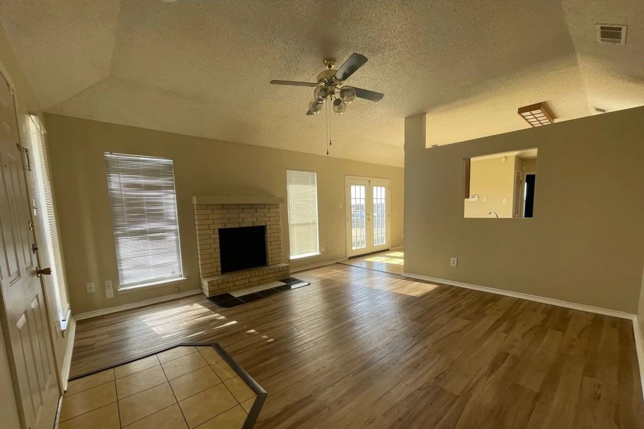 2303 Purser Dr - Photo 2 of 14