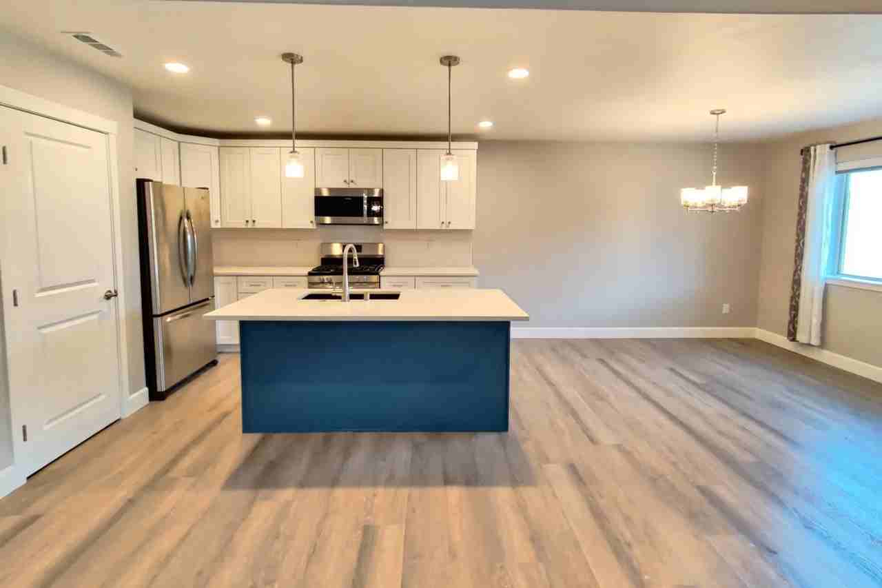 630 Athens Dr - Photo 3 of 33