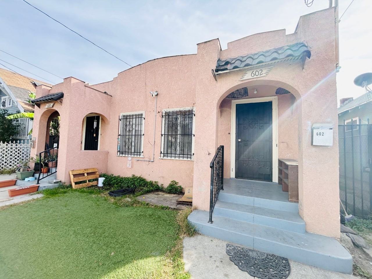 602 W 56th St - Photo 2 of 6