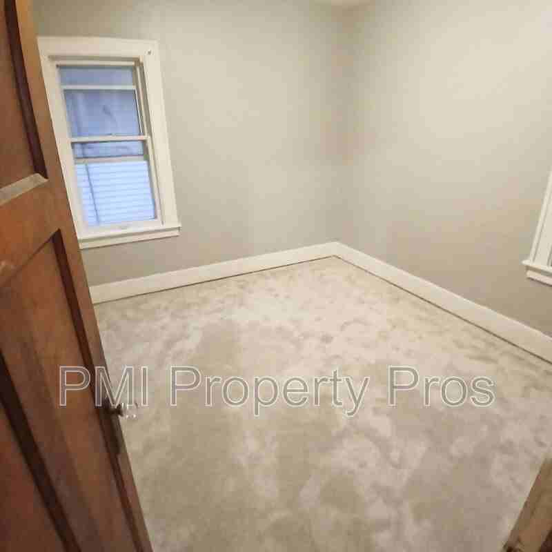 2606 N 50th St - Photo 2 of 12