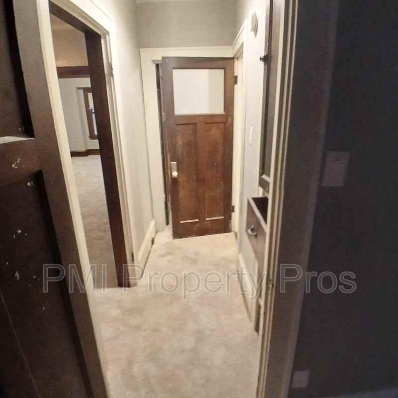 2606 N 50th St - Photo 3 of 12