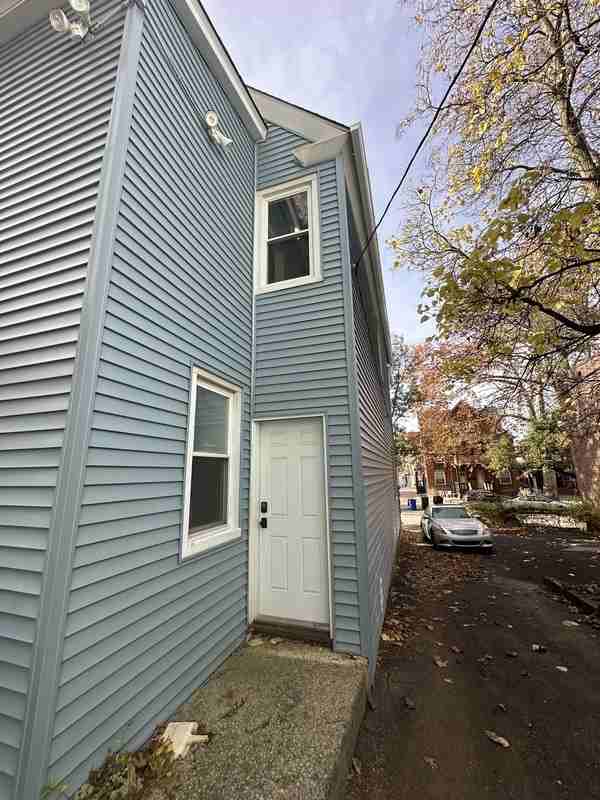 2057 Fairview Ave - Photo 3 of 21