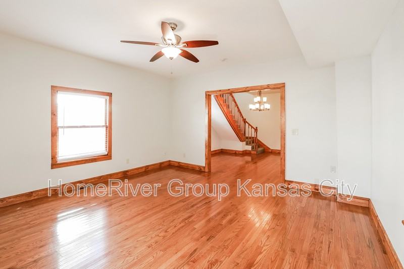 419 N Pleasant St - Photo 2 of 19