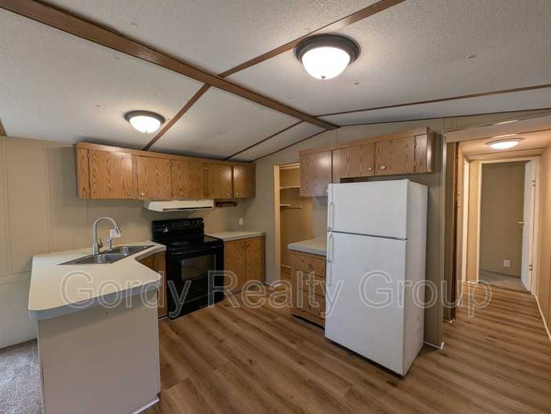 3123 Camp Rd - Photo 3 of 8