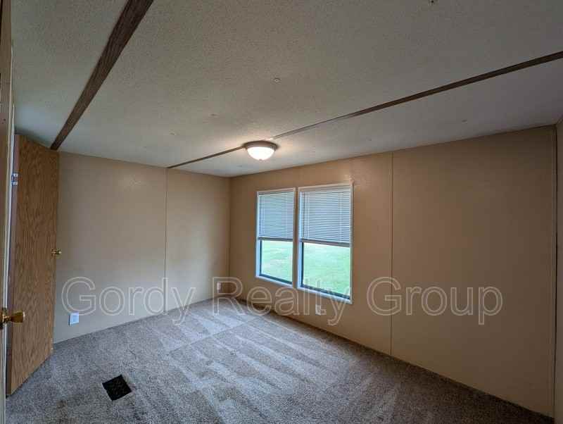 3123 Camp Rd - Photo 4 of 8