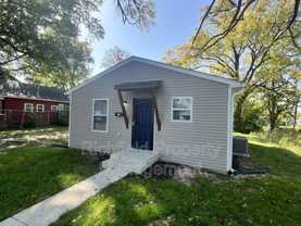 2850 N Chester Ave - Photo 1 of 1