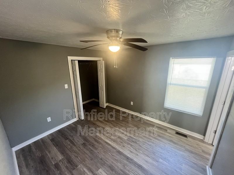 2850 N Chester Ave - Photo 6 of 9