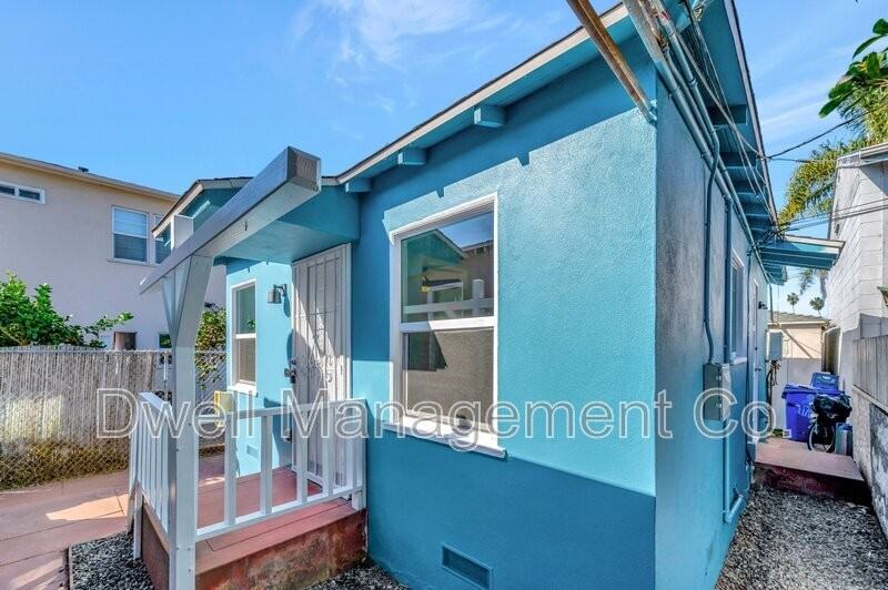 2176 Bacon St - Photo 2 of 20