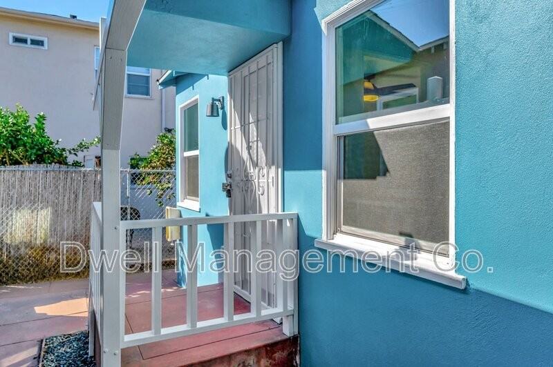 2176 Bacon St - Photo 3 of 20