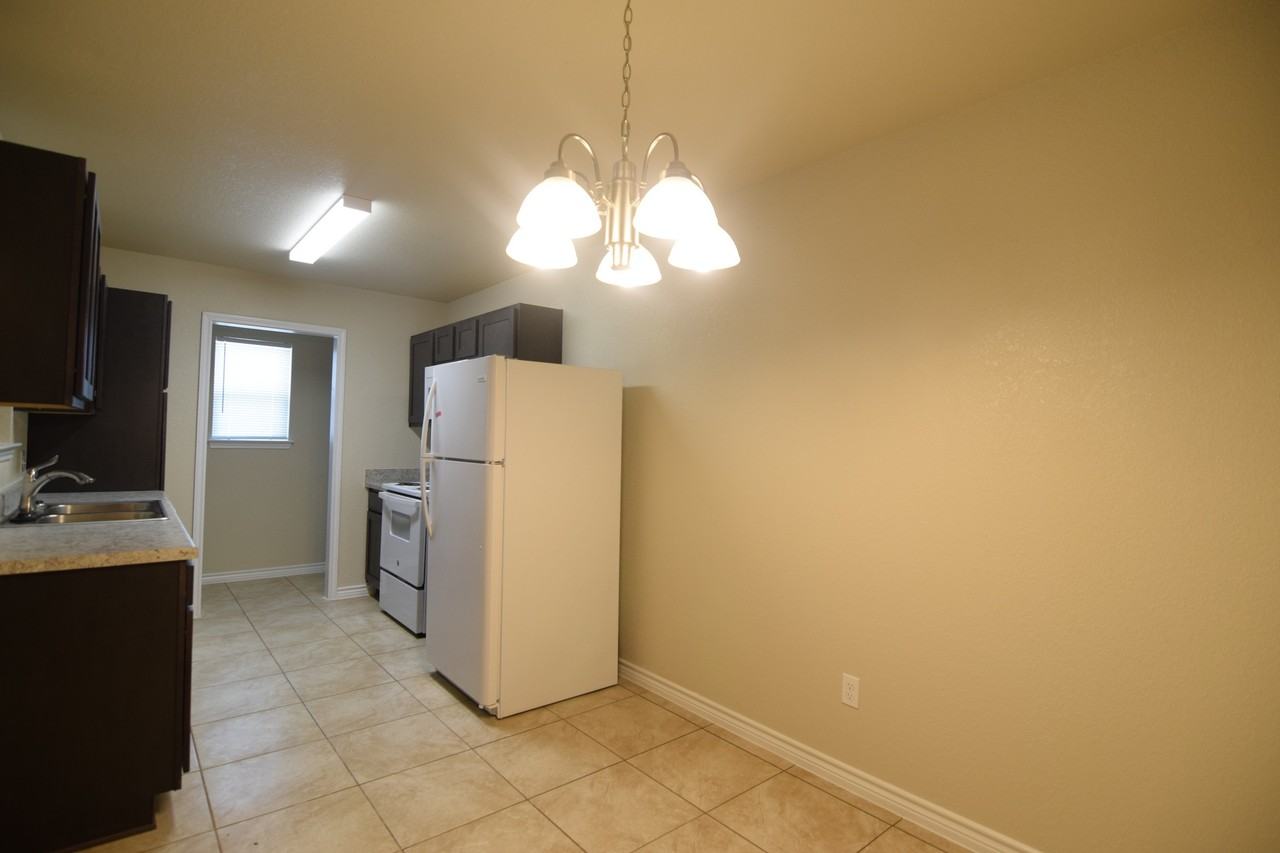 203 S Front St - Photo 3 of 14