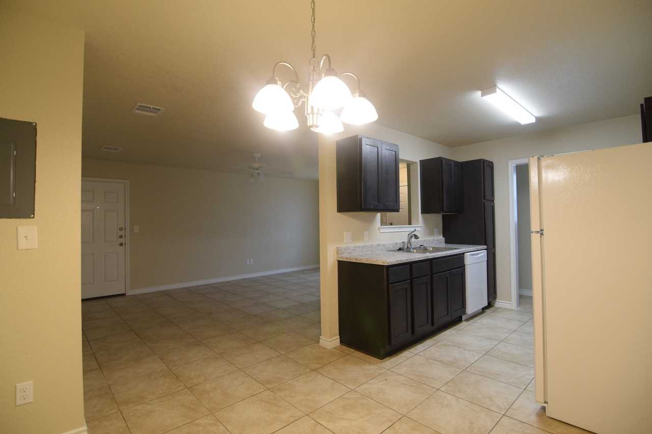 203 S Front St - Photo 4 of 14