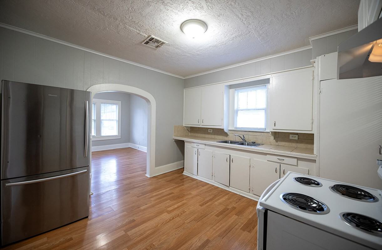 614 17th St - Photo 3 of 9