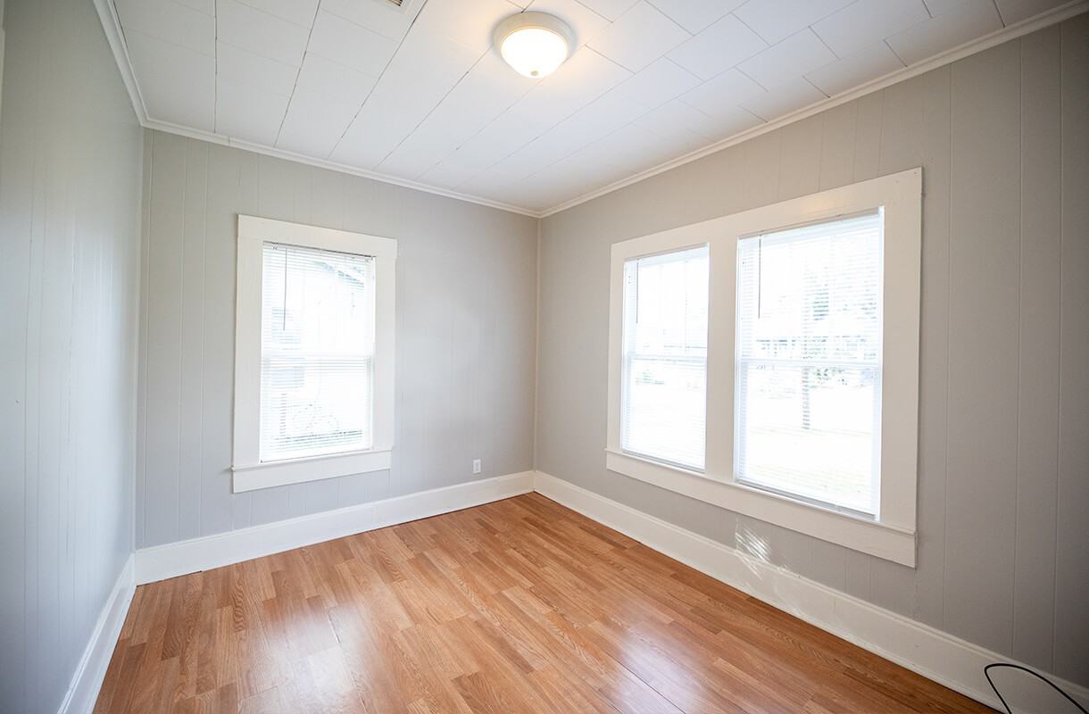 614 17th St - Photo 4 of 9